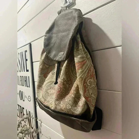 📍 COACHELLA Convertible Backpack with Interchangeable Pocket - Picture 2 of 10